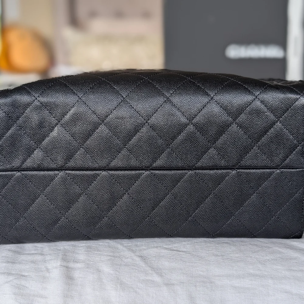 Bottega Veneta Black Leather Men's Bag
